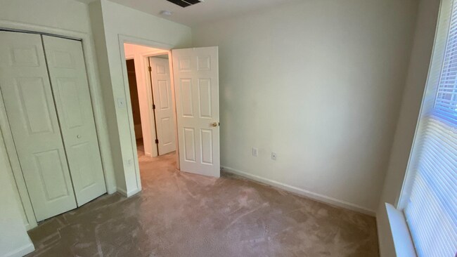 Building Photo - 25 Mabel Ln