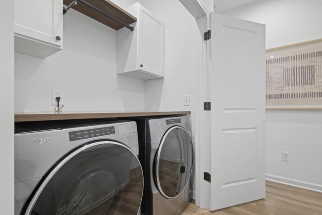 Building Photo - 121 Chestnut Cir