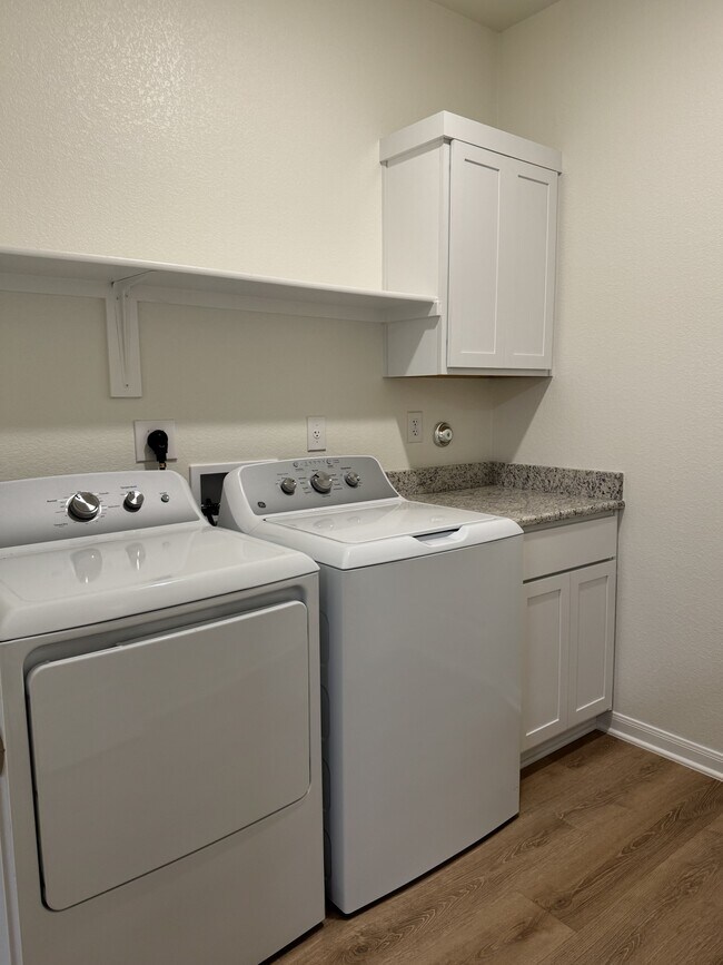 Building Photo - 8014 Timber Holw Ln