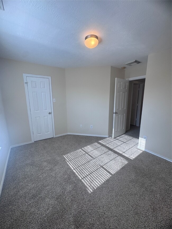Building Photo - 6213 Stoney Creek Dr