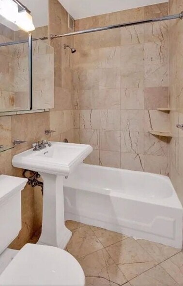 Building Photo - 89 Clinton St