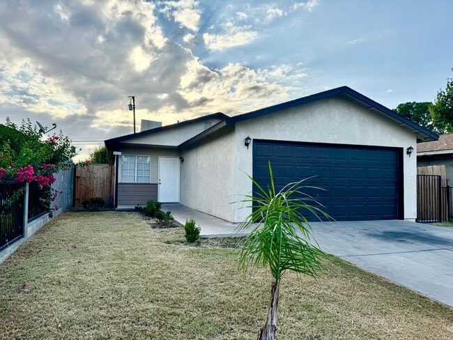 Primary Photo - Enchanting Bakersfield property just 10 mi...