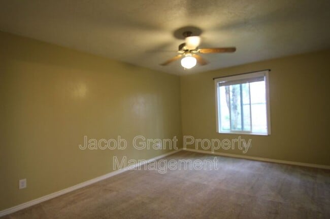 Building Photo - 1440 Vega Cir