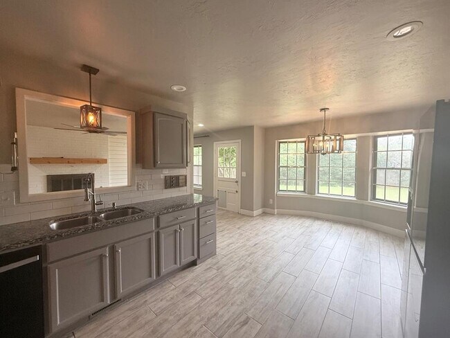 Building Photo - 405 Partridge Ln