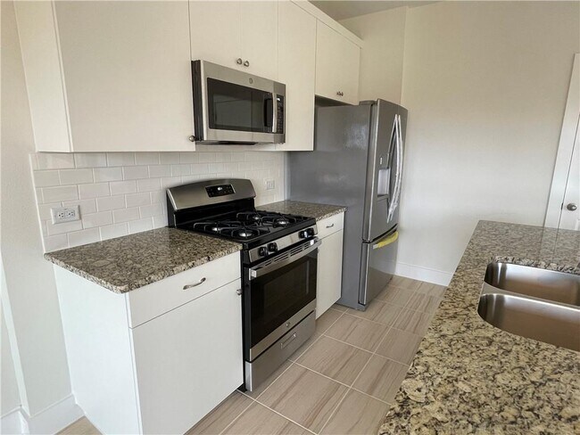 Building Photo - 526 White Steppe Way