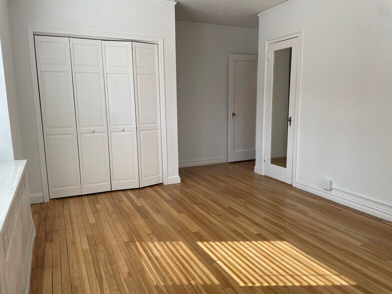 Building Photo - 210 Martine Ave