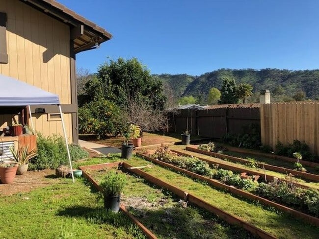 Building Photo - Oak View- Spacious Three Bedroom + Office Space