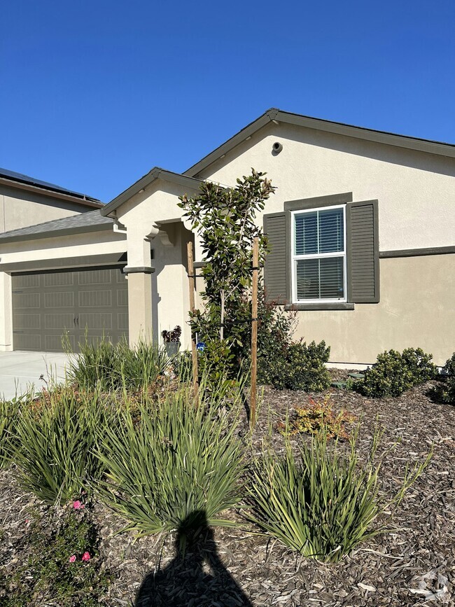 Building Photo - 10424 Skynyrd Way