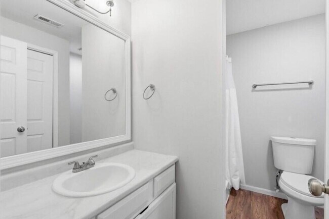 Building Photo - 315 Foxfire Dr