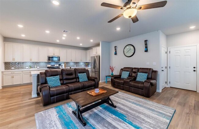 Building Photo - 2440 Berryville Ln