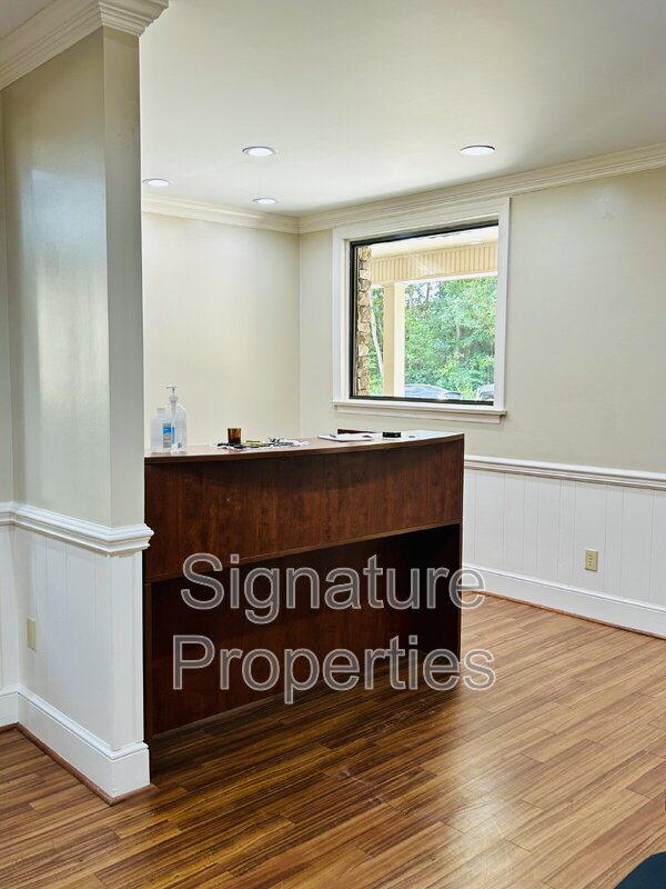 Building Photo - 1821 Seymour Dr