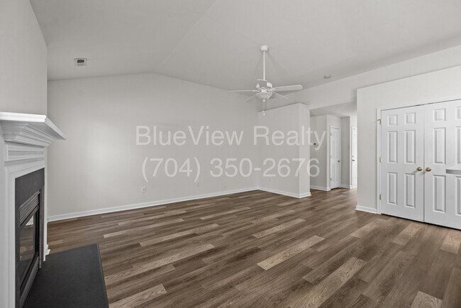Building Photo - Beautiful Ranch House with 3 bed 2 bath ( Ballantyne area )