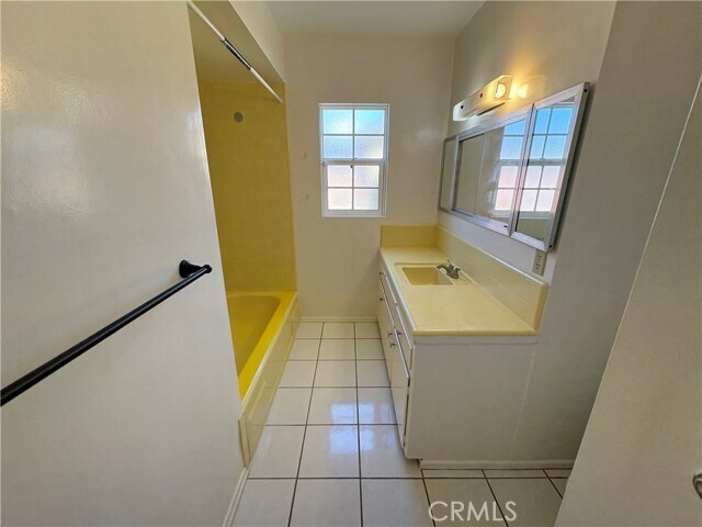 Building Photo - 725 N Butterfield Rd