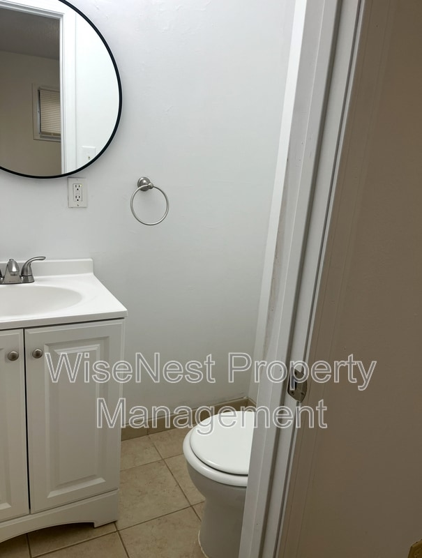 Building Photo - 805 W 39 St N