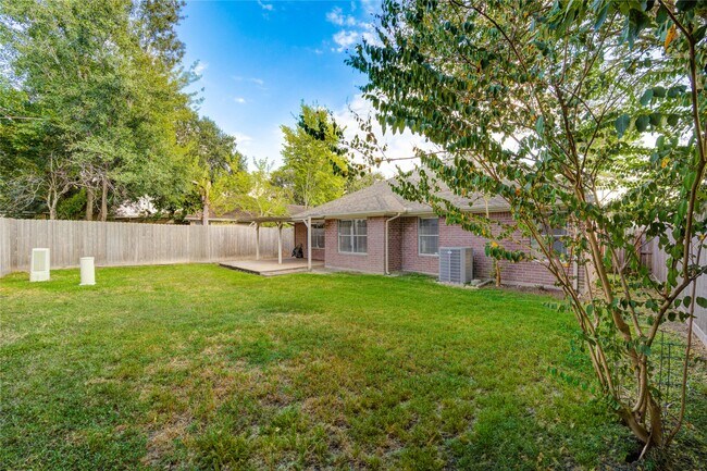 Building Photo - 22010 Kenlake Dr