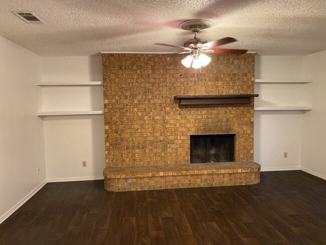 Building Photo - Cozy duplex 2/2/1 in Fort Worth