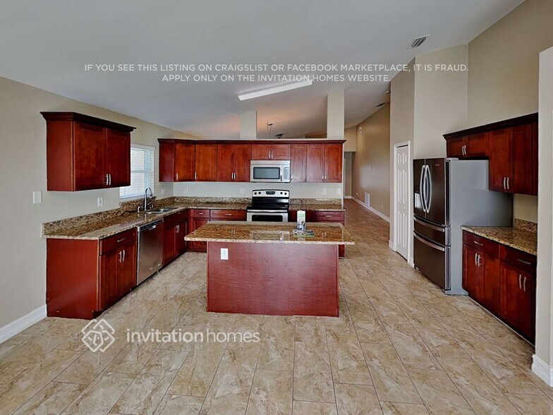 Building Photo - 2004 Locust Berry Dr