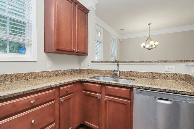 Building Photo - Beautiful End Unit 3BD/2.5BA Townhome in t...