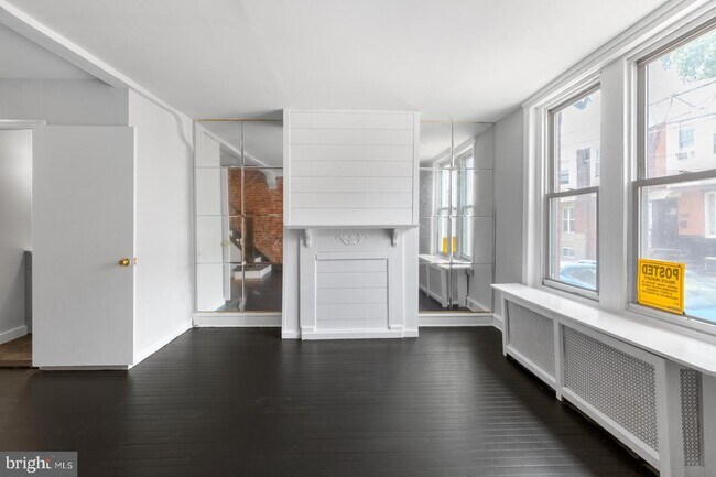 Building Photo - 2341 Watkins St