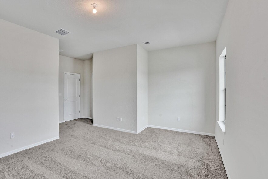 Building Photo - 2202 Appleton Cir S