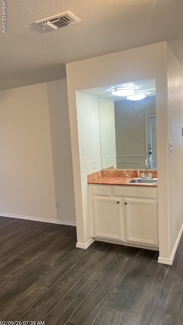 Building Photo - 1008 Meadowlark Dr