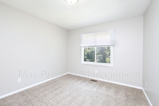 Building Photo - 505 E McKinley Ave