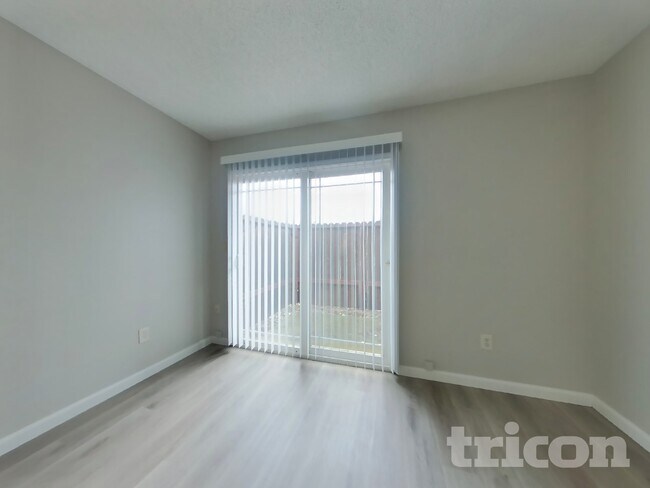 Building Photo - 9411 Aizenberg Cir