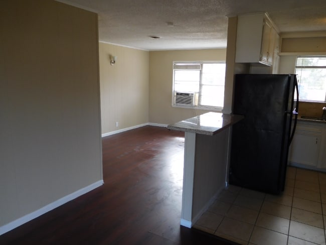 Building Photo - 714 Temple Cir