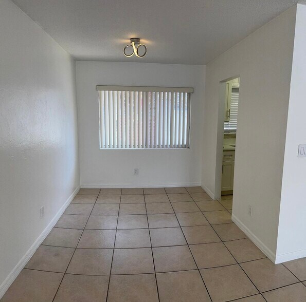 Building Photo - 305 Ridge Blvd
