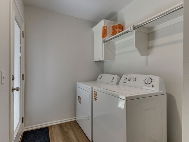 Building Photo - Cozy 3-Bed Retreat in Yukon - Fully Furnished & All Utilities Included