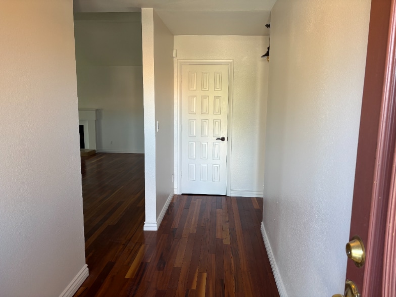 Building Photo - 3495 Villa Hermosa Dr