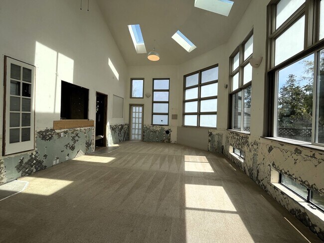 Building Photo - 3747 Trinity St