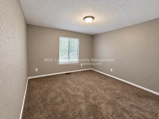 Building Photo - Beautifully Updated Home in Quiet Blue Springs Cul-de-Sac