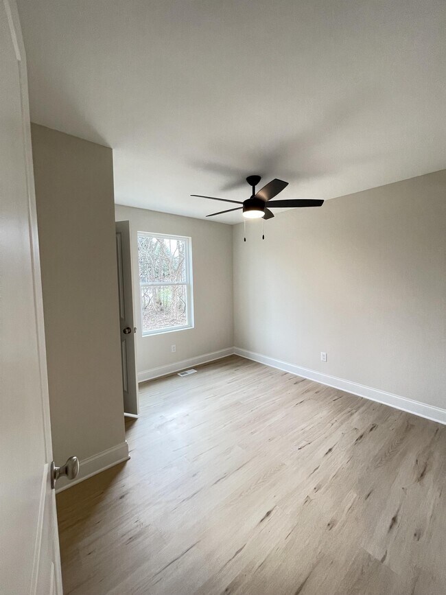 Building Photo - 307 W 42nd St