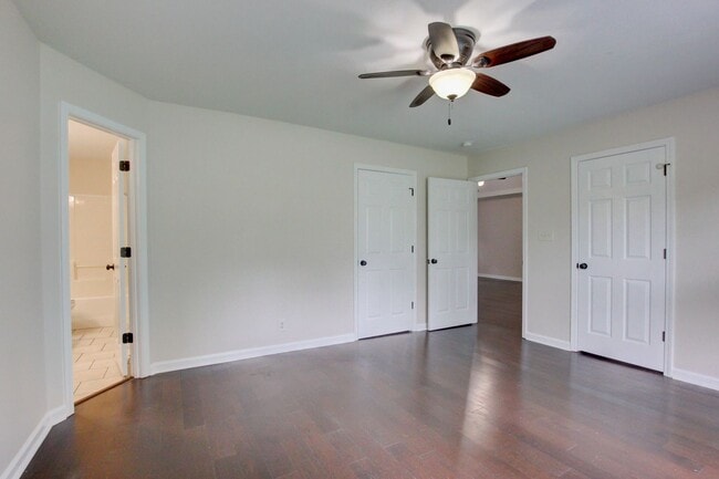 Building Photo - 3 bed 2 bath w sweet basement.  Go