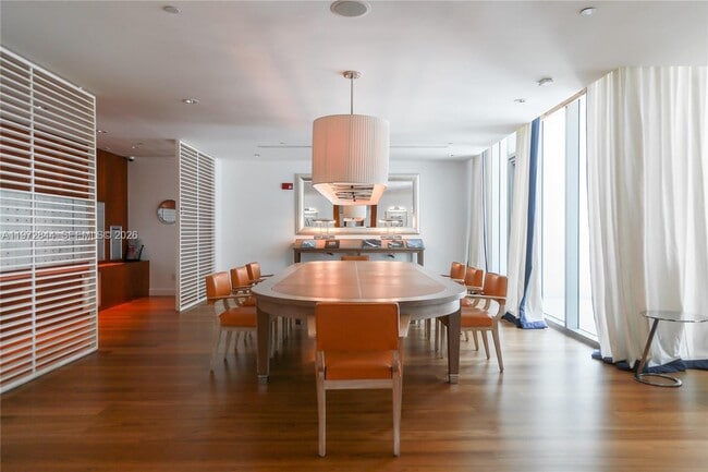 Building Photo - 2627 S Bayshore Dr