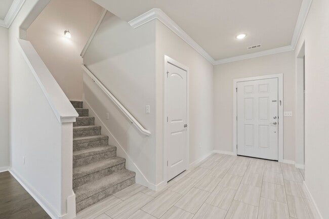 Building Photo - Like new 4BR Farmington home! LOADED with upgrades! Don't miss out!