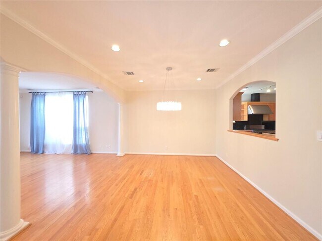 Building Photo - 9260 Deepwater Dr