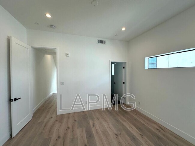 Building Photo - 3414 London St