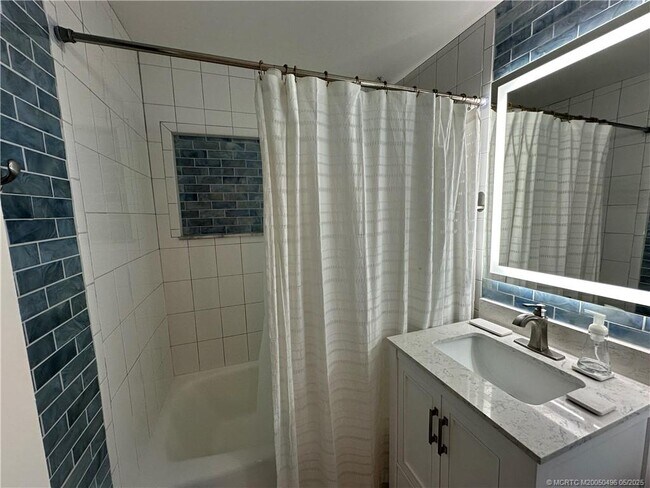 Building Photo - 4490 NE Indian River Dr