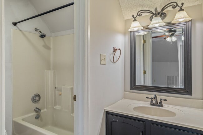 Building Photo - 9009 Fountain Brook Ln