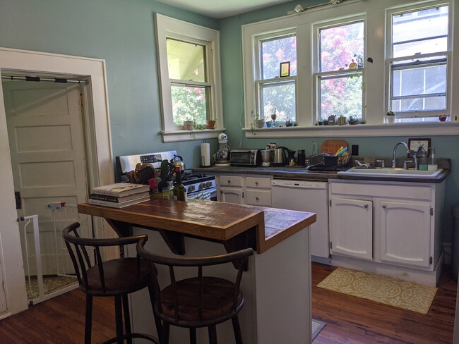 Kitchen - 775 Woodland Ave SE