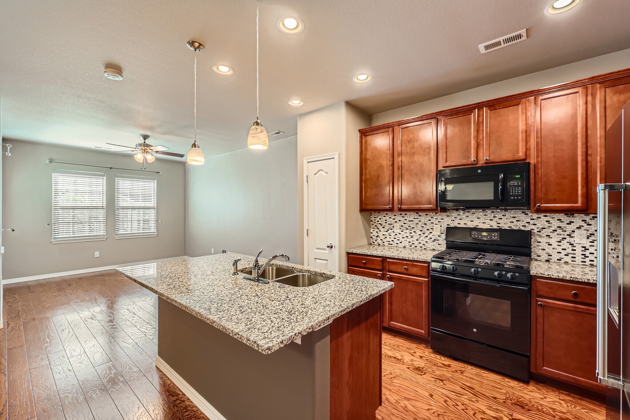 Building Photo - 8883 White Prairie Vw