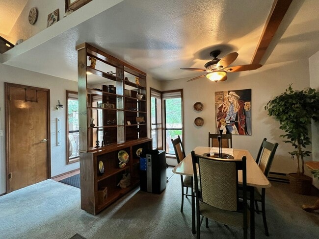 Building Photo - 2702 Juniper Cir