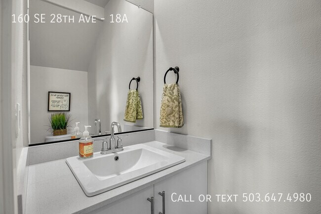 Building Photo - 160 SE 28th Ave
