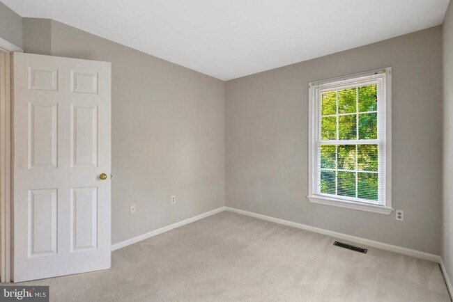 Building Photo - 5964 Norham Dr