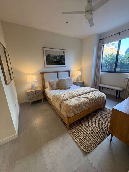 Building Photo - 2170 NE 168th St