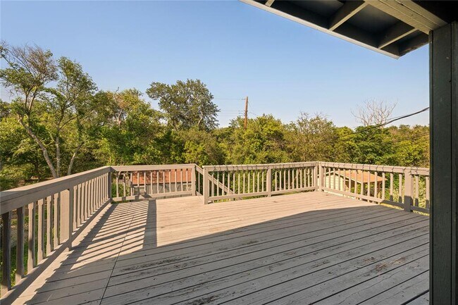 Building Photo - 402 Philco Dr
