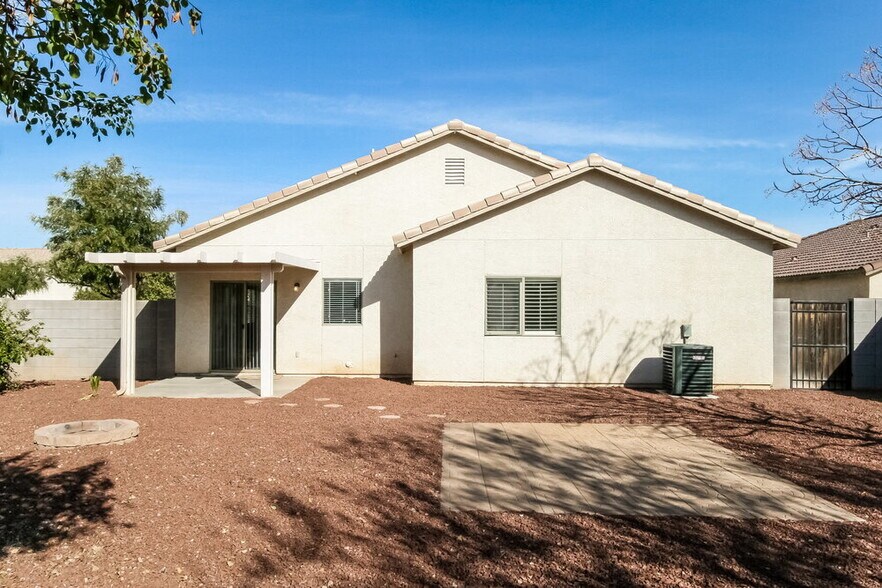 Building Photo - 1937 E Lusitano Loop