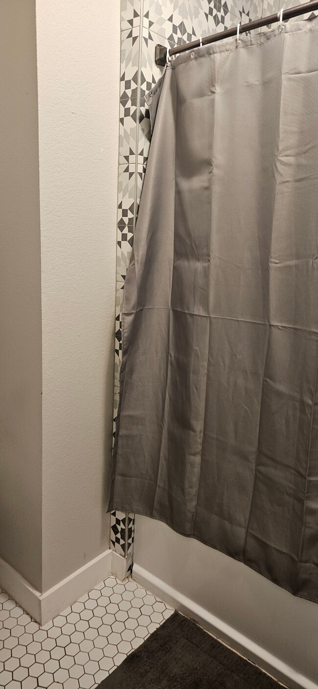 Building Photo - 3014 E 16th St